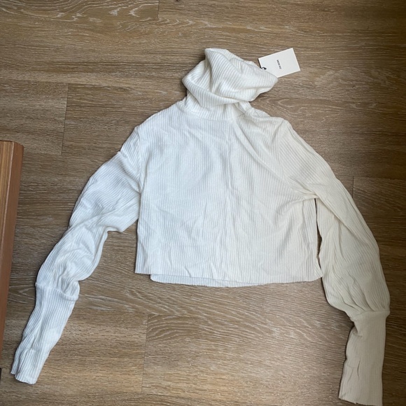 Joah Brown CROPPED TURTLENECK SWEATER Ivory - Picture 1 of 3